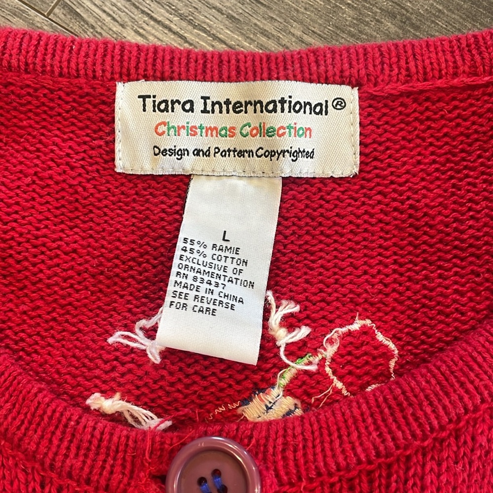🎄Adorable button Christmas Sweater/cardigan.  Red sweater with snowmen, size L - Picture 5 of 9